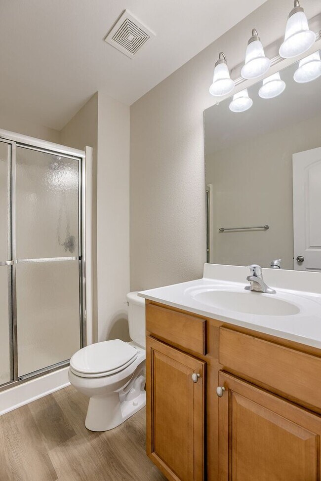 Building Photo - Bright & Spacious Elkhorn Home with Finish...