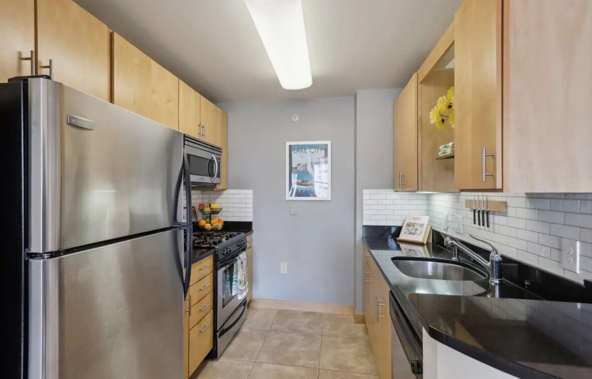 Building Photo - 333 W Mifflin St