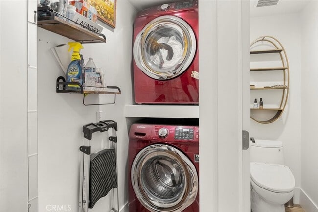 Building Photo - 1720 Vista Del Lago