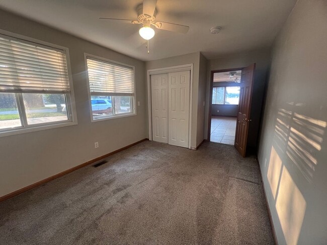 Building Photo - Adorable 2 bedroom home in the Silver Lake...