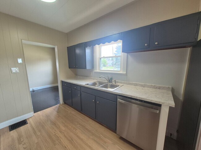 Building Photo - 2436 Mundale Ave