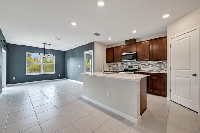 Building Photo - Newer Build - Parrish 3 Bedroom Home with ...