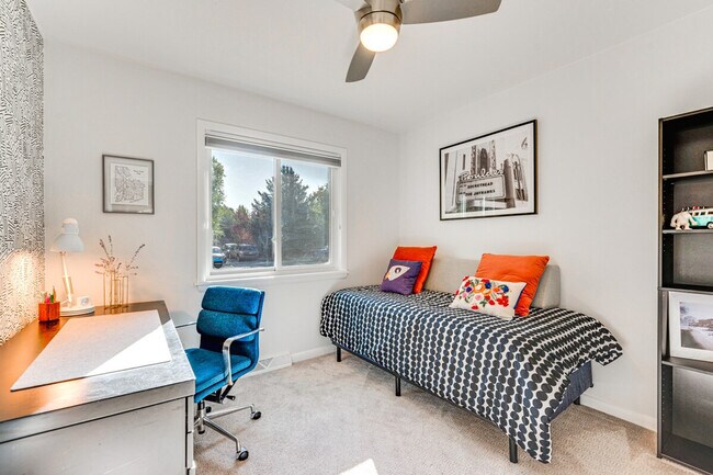 Building Photo - 725 35th St