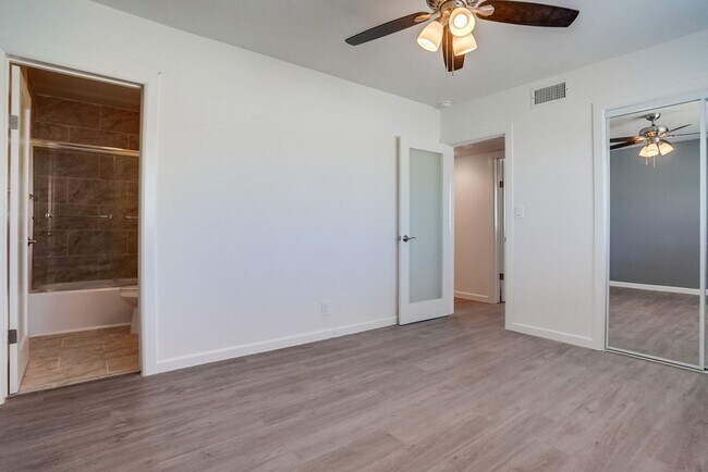 Building Photo - 621 E 99th St