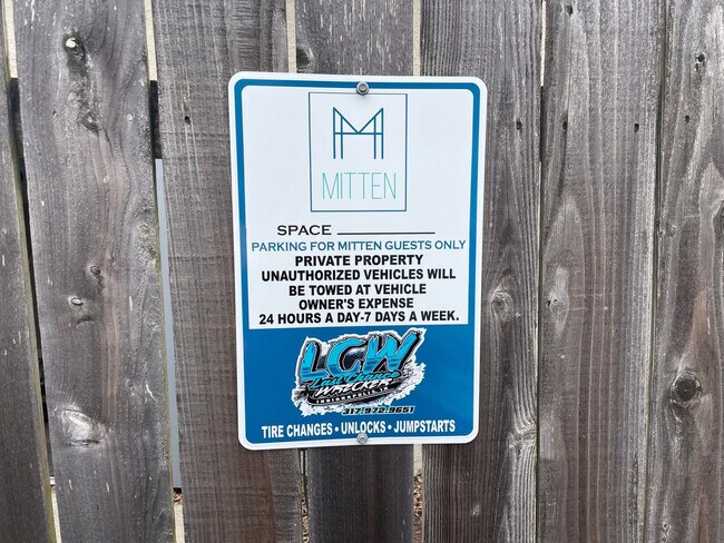 Building Photo - 615 N East St