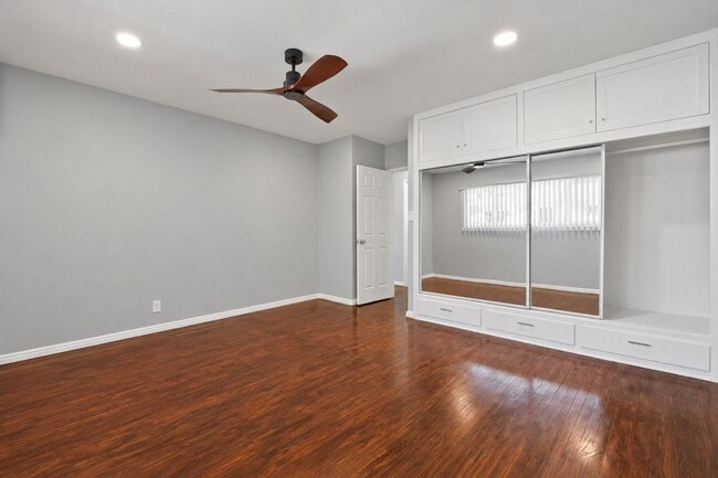 Building Photo - 1425 Termino Ave