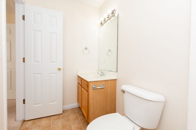 Building Photo - MOVE IN READY!!