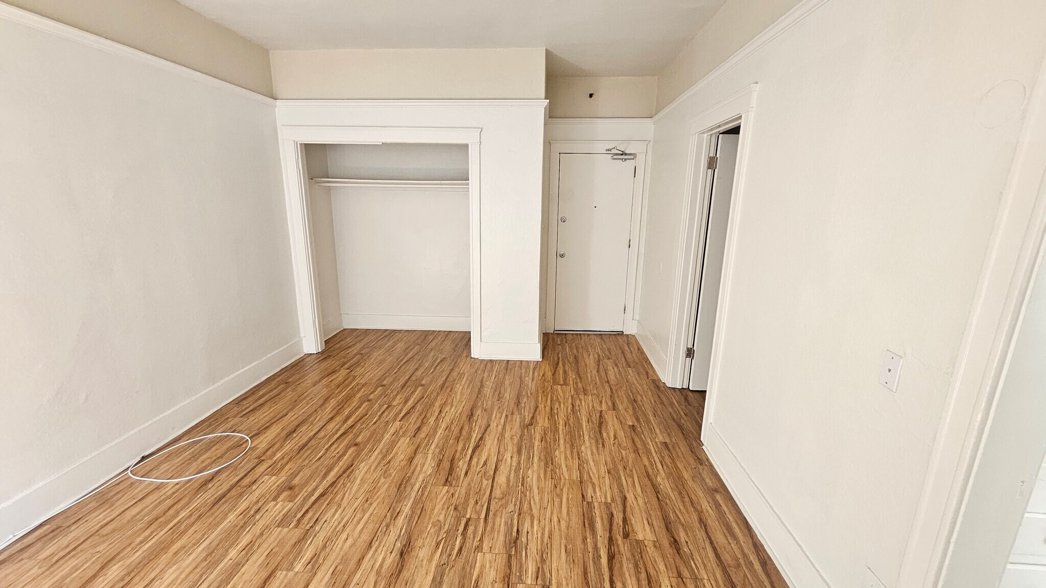 Building Photo - 1326 W 11th St