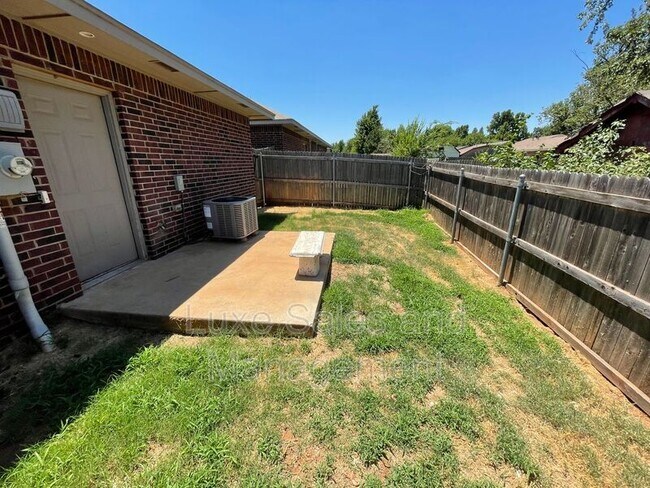Building Photo - 1317 Garden Gate Dr