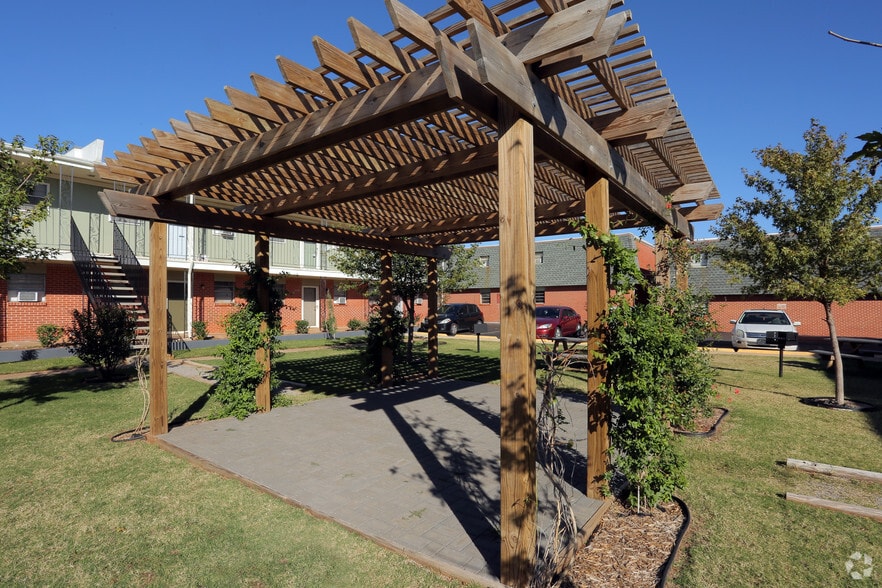 Midwest Manor 327 N Midwest Blvd Midwest City OK 73110 Apartment Finder