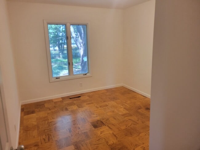 Building Photo - 305 Naples Dr