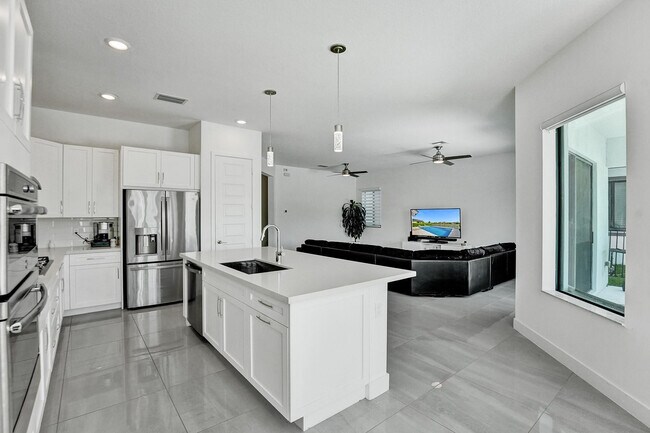 Building Photo - 10850 Oceano Wy
