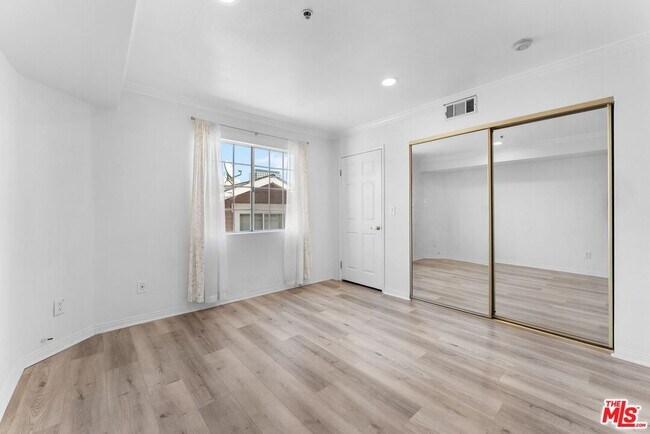 Building Photo - 361 Salem St