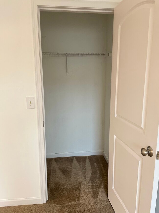 Building Photo - 1420 Bellow Falls Pl