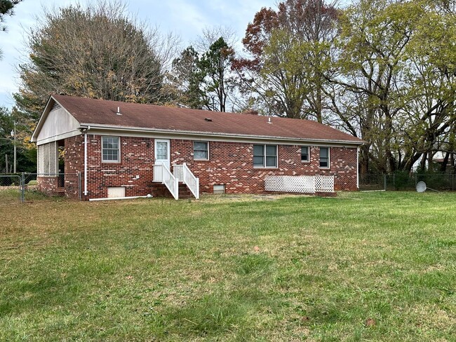 Building Photo - 3-Bedroom Brick Rancher with Full Basement...