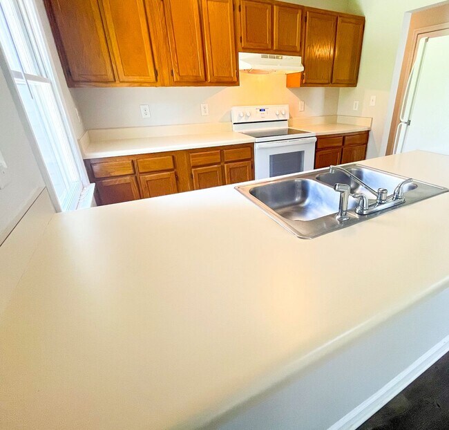 Building Photo - 3 bedroom, 2 bathroom ranch style home in Greensboro, NC