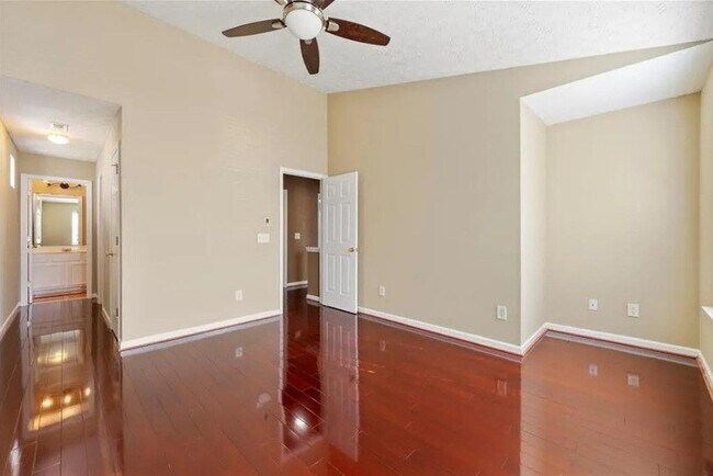 Building Photo - 5215 Sky Ridge Way