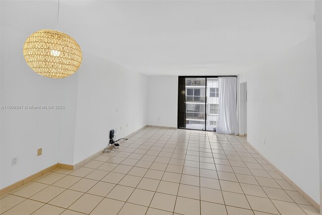 Building Photo - 6061 Collins Ave