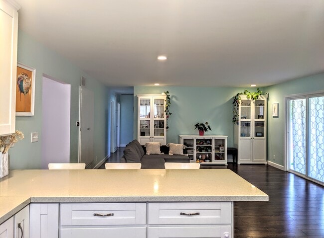 Building Photo - 6532 Gross Ave