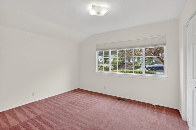 Building Photo - Absolutely Beautiful 4BR 3.5BA 2 Story Home in quiet neighborhood in Los Altos