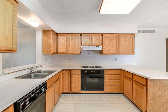 Building Photo - 2702 Maitland Dr