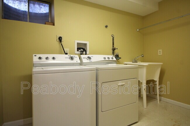 Building Photo - 8072 Sleepy View Ln