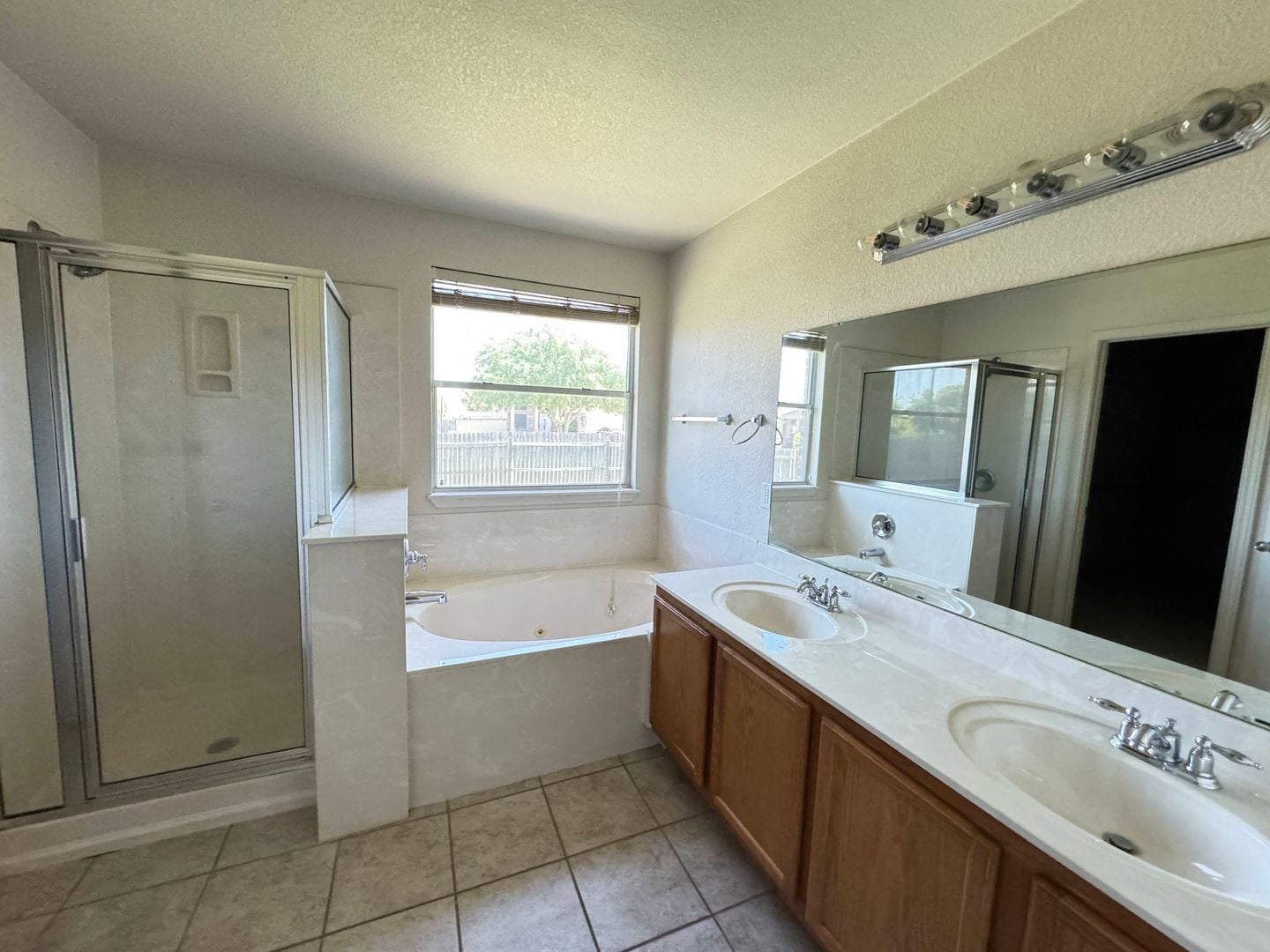Building Photo - 3301 Bull Run Dr