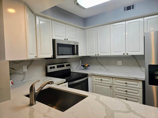 Building Photo - 1301 River Reach Dr