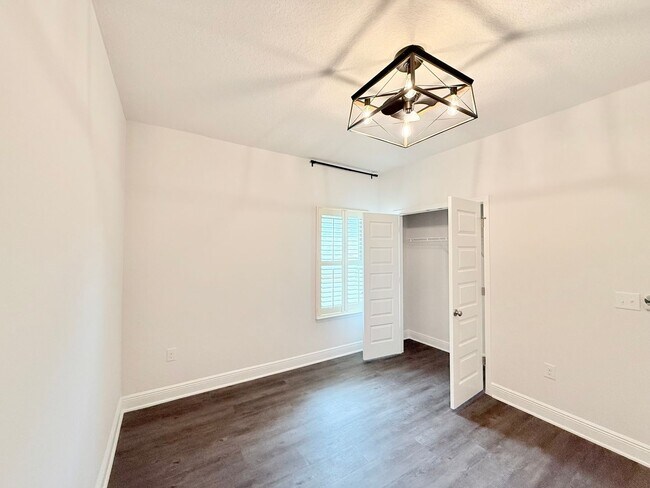 Building Photo - Spacious 4-Bedroom Home - Community Pool