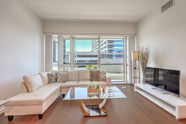 Building Photo - 4471 Dean Martin Dr