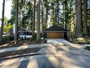 Building Photo - 15410 SW Peppermill Ct