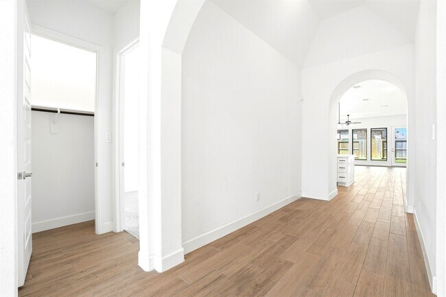 Building Photo - 2202 Mallow Ln