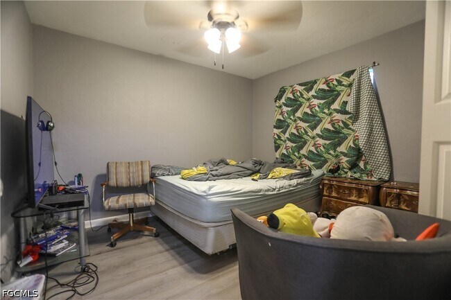 Building Photo - 2406 Linhart Ave