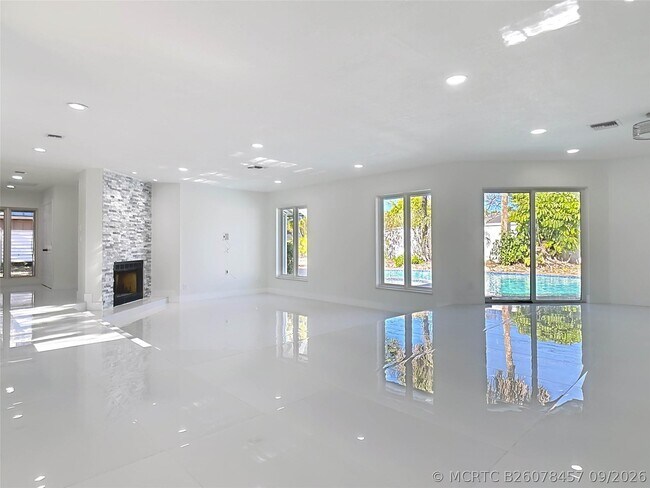 Building Photo - 1200 Poitras Dr