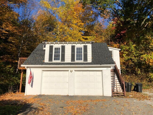 Building Photo - 235 Russia Rd