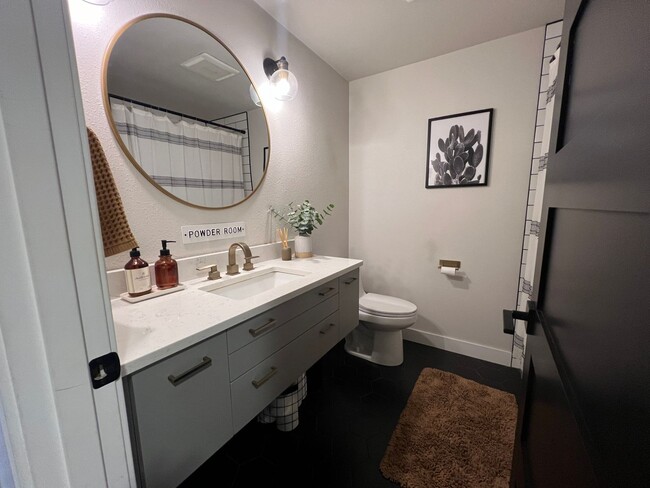 Building Photo - Remodeled 3 Bedroom Troutdale Home
