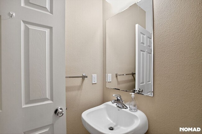 Building Photo - Charming 3BR House in Beaverton