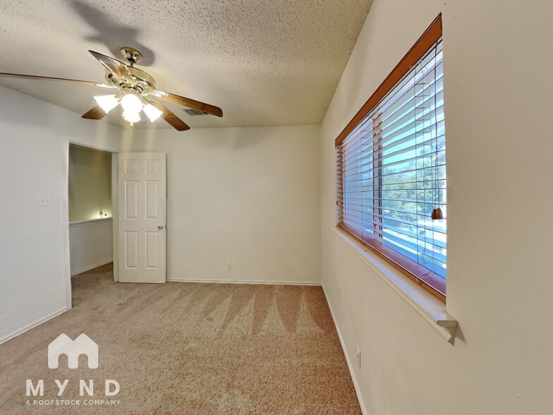 Building Photo - 205 Covala Dr