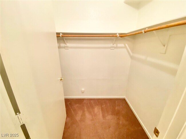 Building Photo - 3400 Cabana Dr