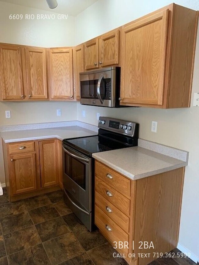Building Photo - 2-story Townhome with Finished Basement