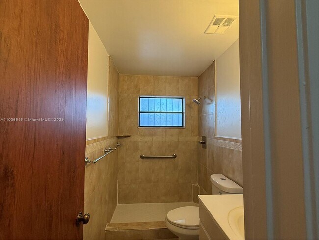 Building Photo - 1048 NW 32nd Pl