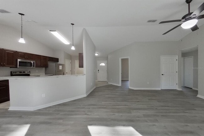 Building Photo - 820 Marion Oaks Manor
