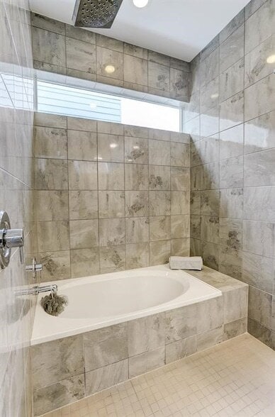 Building Photo - 5905 E Post Oak Ln