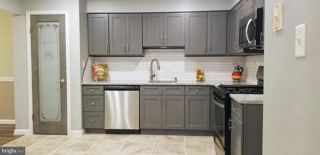 Primary Photo - 305 Berkshire Way