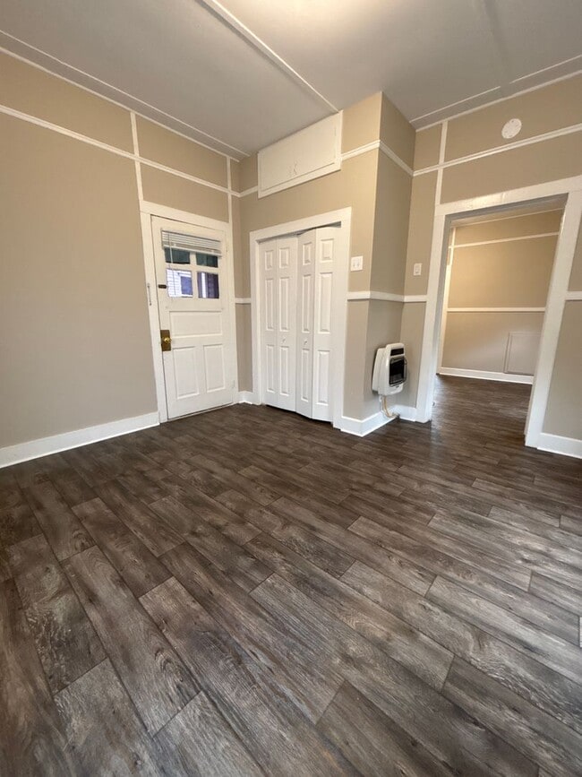 Building Photo - Cozy and Newly Renovated Home