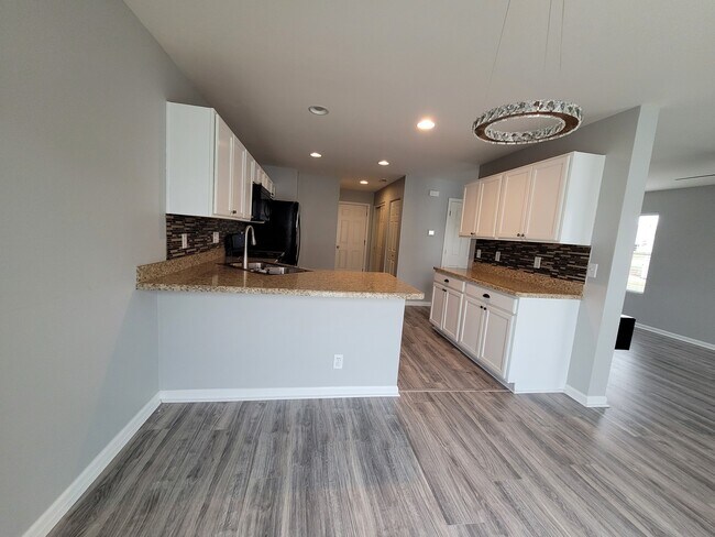 Kitchen - 646 Vine St