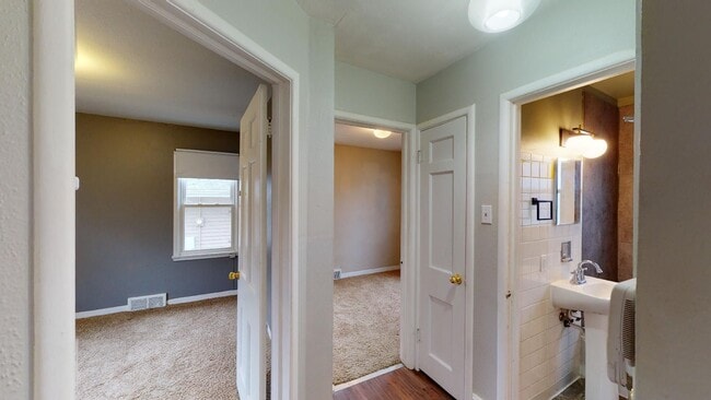 Building Photo - 2 Bed Home in Beaverdale area (Available March 15th)