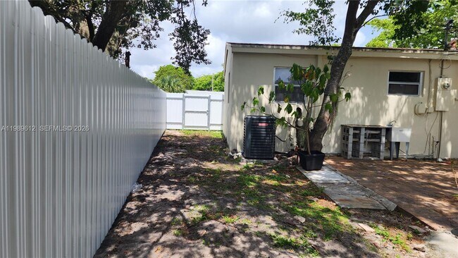 Building Photo - 841 N 69th Terrace