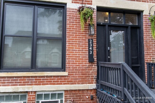 Primary Photo - 2343 W Grenshaw St
