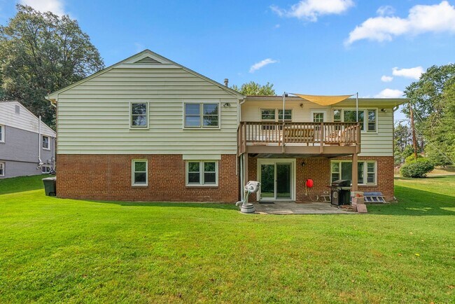 Building Photo - 5 Bed 3 Bath - Chevy Chase Rambler - Move IN Ready